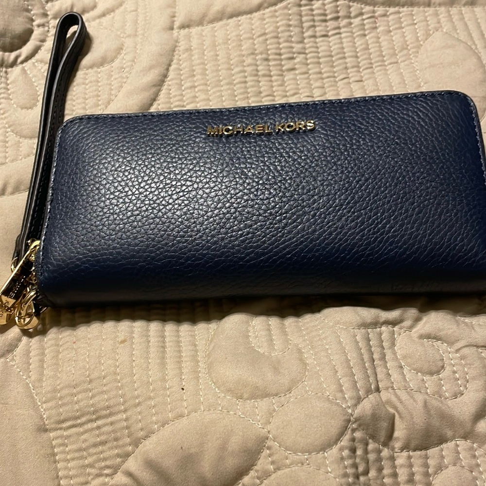 New Michael Kors Jet Set Travel Leather Wallet/Wristlet. NWT